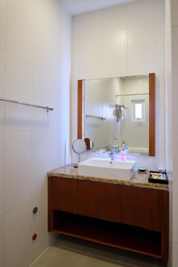 Pham Van Sakura Hotel Thuan An Dış mekan fotoğraf